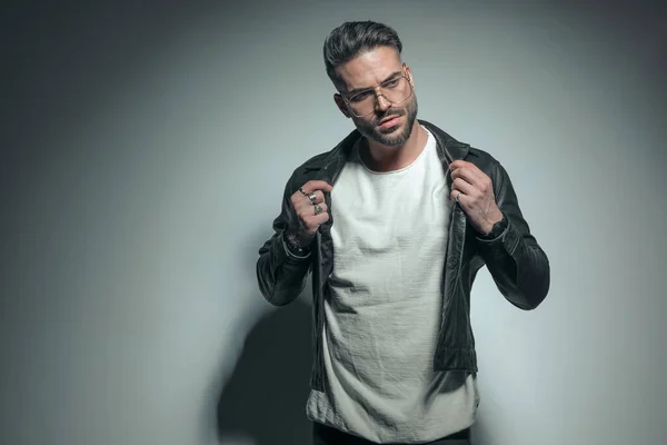 Handsome Casual Man Arranging His Leather Jacket Looking Side Wearing — Stock Photo, Image