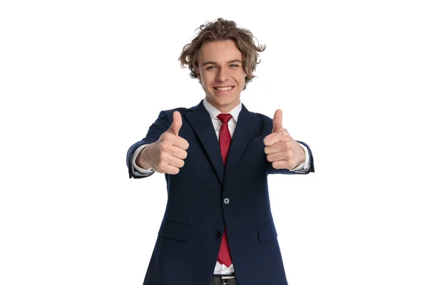 Retrato Hombre Negocios Feliz Traje Con Corbata Roja Sonriendo Haciendo —  Fotos de Stock