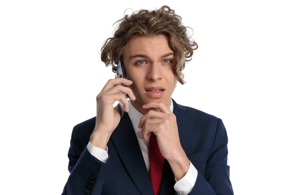 Thoughtful Man Blue Eyes Curly Hair Having Discussion Phone Thinking — Stock Photo, Image