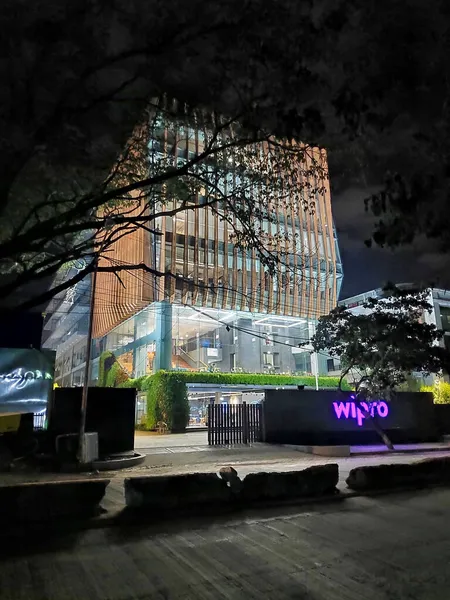 Bangalore India Agosto 2021 Una Fotografía Nocturna Una Oficina Compañía — Foto de Stock