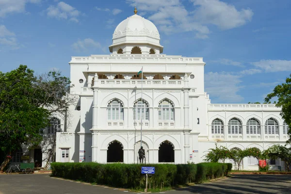 Hindistan 'ın Tamil Nadu eyaletinde 1636 yılında inşa edilen Thirumalai Naicker Sarayı, Indosaracenic mimarisinin bir örneğidir.