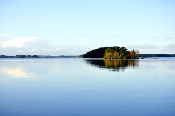 Klidné jezero reflexe — Stock fotografie