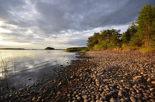 Lugna sjön reflektion — Stockfoto