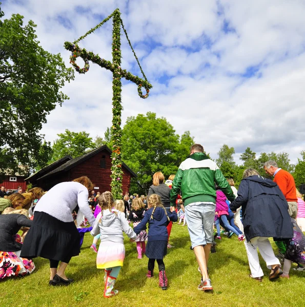 Maypole firande — Stockfoto