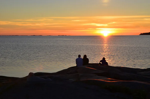 Menschen bei Sonnenuntergang — Stockfoto