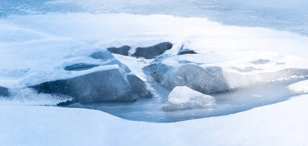 Der Abstrakte Hintergrund Der Eisstruktur Einer Seenlandschaft — Stockfoto