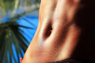 genç kadın seksi ve formda göbek