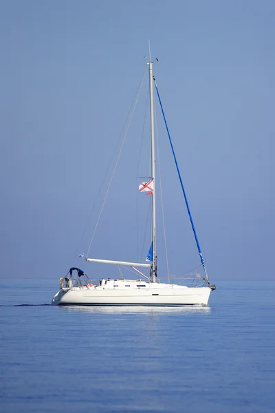 Navegando na Grécia em torno da ilha de Lefkas — Fotografia de Stock