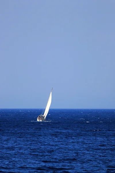 Navegar en Grecia alrededor de la isla de Lefkas — Foto de Stock