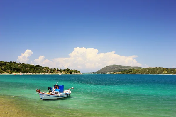 Bateau de pêche en mer Ionienne — Photo