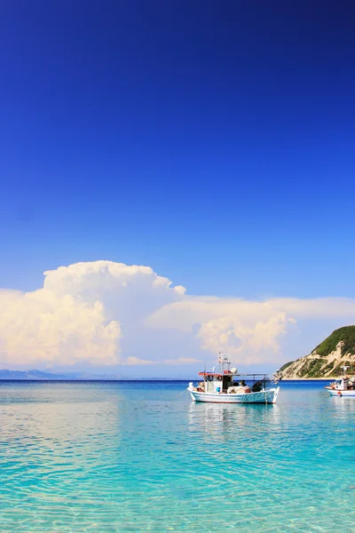 Fishing boat in the Ionian sea — Stock Photo, Image