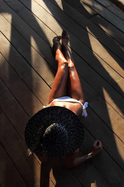 Sexy fit bikini model posing — Stock Photo, Image