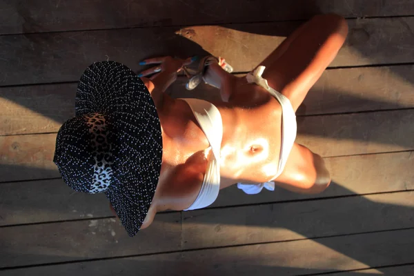 Seksi bikini model poz uygun — Stok fotoğraf