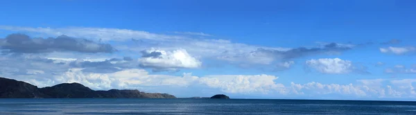 ビーチと雲のビュー — ストック写真