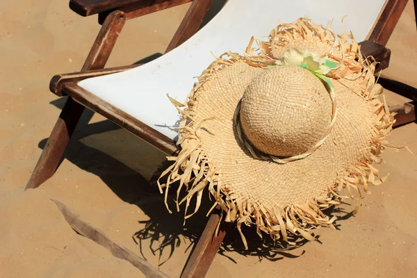 Сонячне ліжко на пляжі — стокове фото