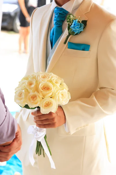 Vacker bröllopsbukett med blommor — Stockfoto