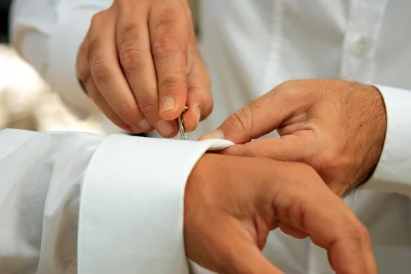 Groom getting ready before his wedding — Stock Photo, Image