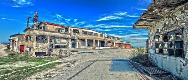 Ruinas de la vieja fábrica — Foto de Stock