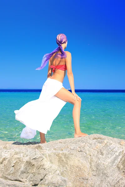 Mujer en la playa — Foto de Stock