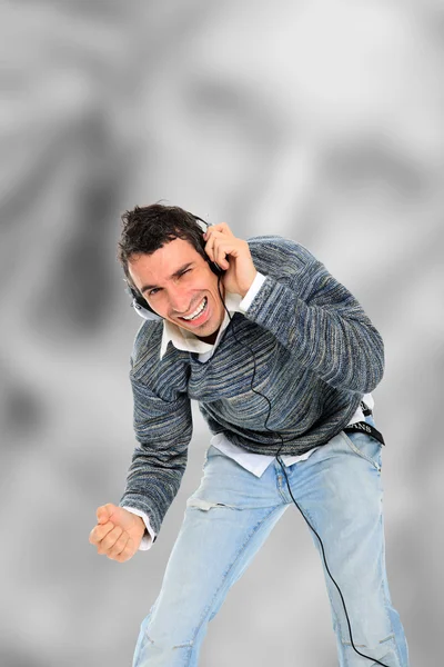 Young man listening to music — Stock Photo, Image