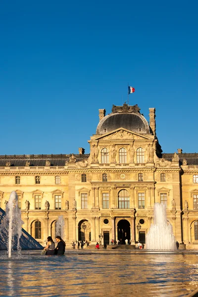 Louvre en París Francia — Foto de Stock