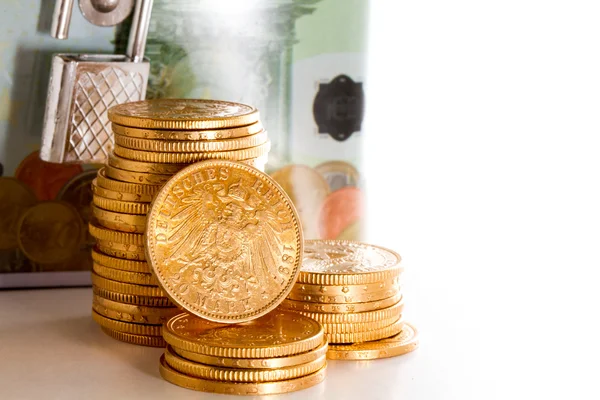 Euro geld vak gouden munten — Stockfoto