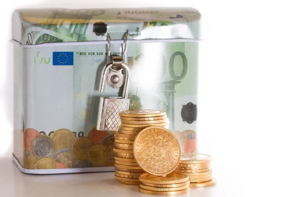 Euro para Kasası ve altın sikkeler — Stok fotoğraf