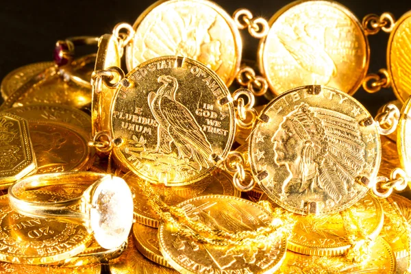 Gold jewels and coins — Stock Photo, Image