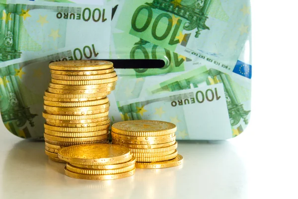 Euro geld doos met gouden munten — Stockfoto