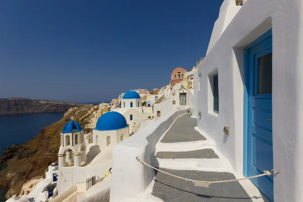 Santorin - vue sur la caldeira avec églises — Photo