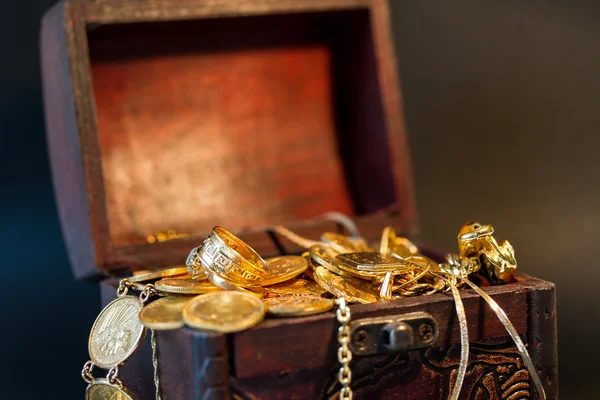 Juveler och mynt Guld — Stockfoto