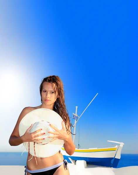Junge Frau in oia santorini island griechenland — Stockfoto