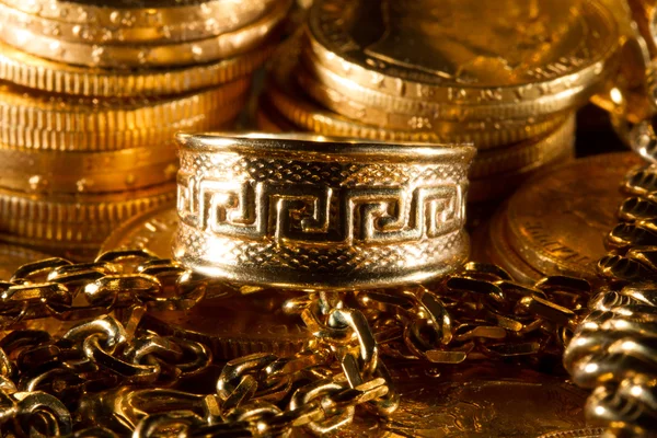 Joyas y monedas de oro — Foto de Stock
