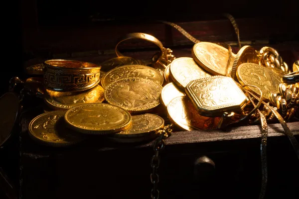 Jewels and gold coins — Stock Photo, Image