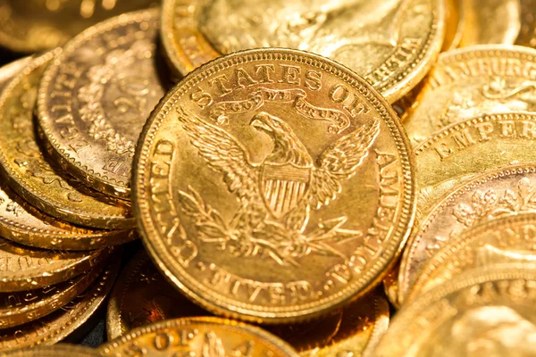 Monete d'oro da cinque dollari — Foto Stock