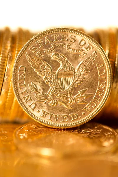 Cinco dólares monedas de oro — Foto de Stock