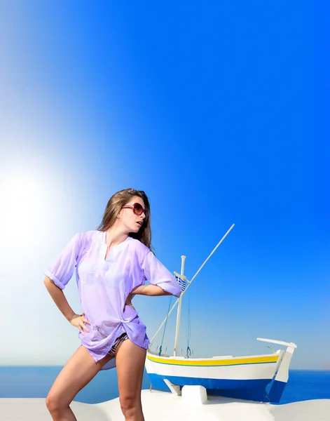 Young woman in Oia Santorini island Greece — Stock Photo, Image