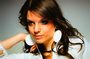 güzel kız ve müzik