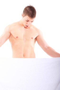 havlu ile güzel kaslı adam.