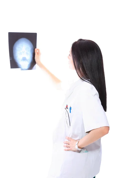 Doctora mirando una radiografía —  Fotos de Stock