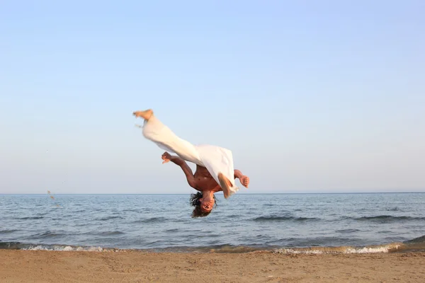 Ballerino di Capouera sulla spiaggia — Foto Stock