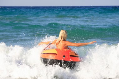 Şişme Bot kadınla