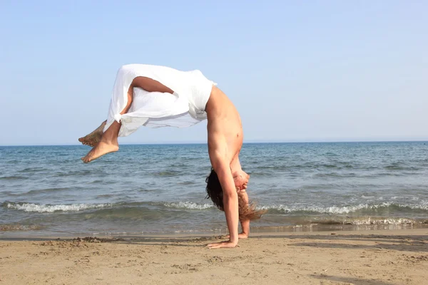 Sahilde Capoeira dansçı — Stok fotoğraf