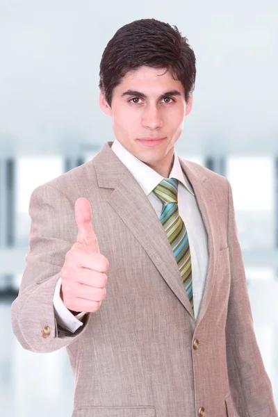 Geschäftsmann im Büro — Stockfoto