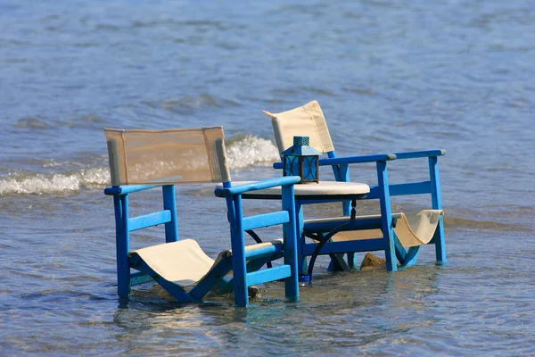 Table in the sea — Stock Photo, Image