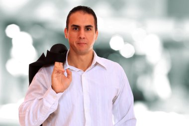 bir genç gülümseyen iş adam ayakta bakış