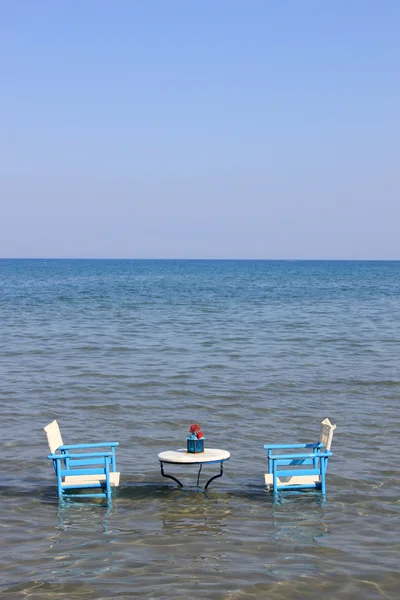 Table in the sea — Stock Photo, Image