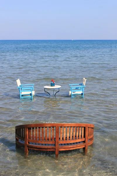 Table in the sea — Stock Photo, Image