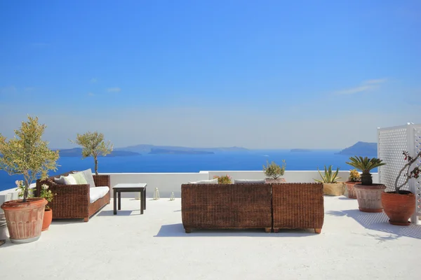 Sunbeds on Santorini — Stock Photo, Image