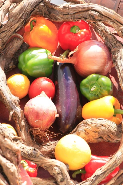 Uma cesta de legumes — Fotografia de Stock